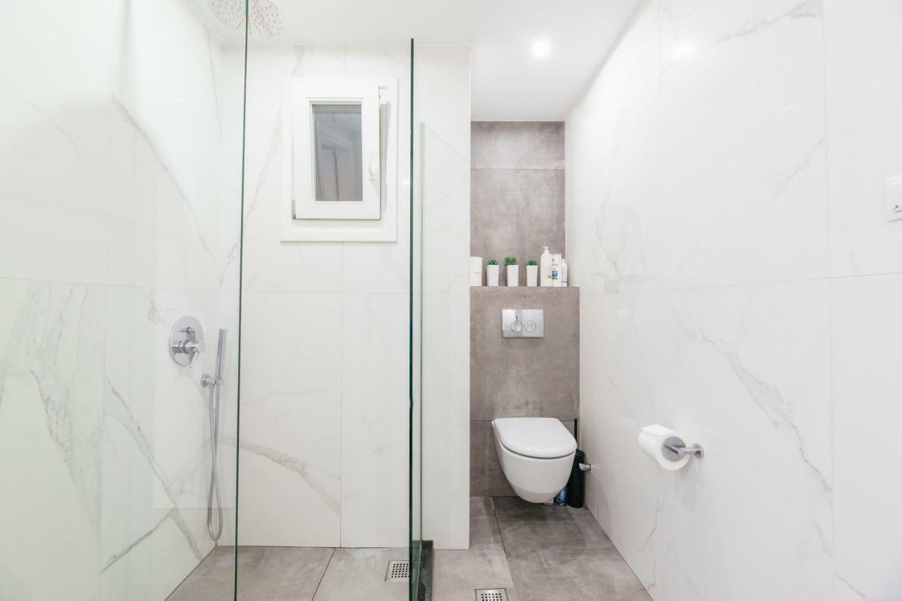 Modern White Tower Apartment Thessaloniki Exterior photo